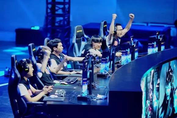 Xiaolaohu ：整个常规赛 感觉今年打得比以往要好非常多